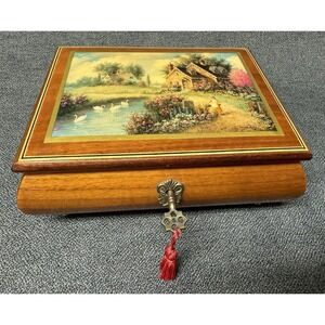Vintage Romance Swiss Made Splendid Laquere Music Box Made In Italy
